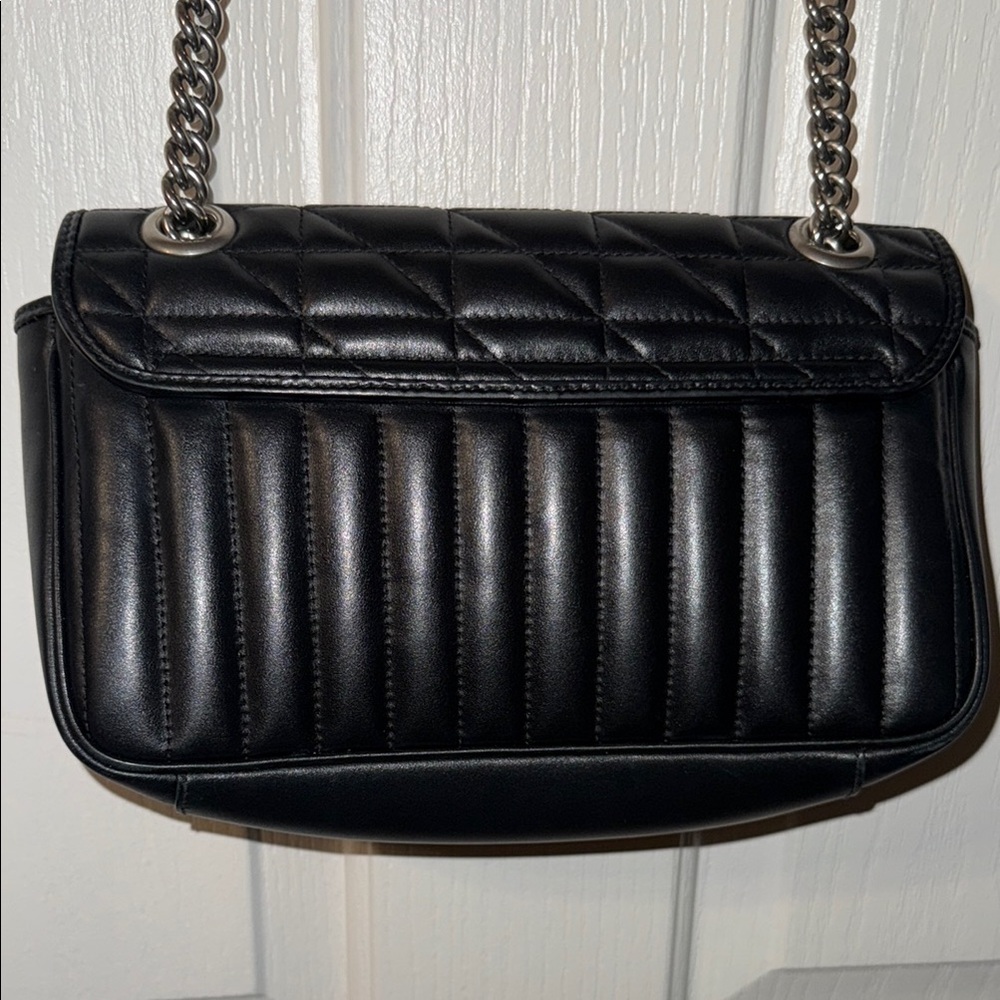 Elegant Authentic Gucci 🖤 Quilted Bag. No rips, no tears please see all photos. - Picture 9 of 12